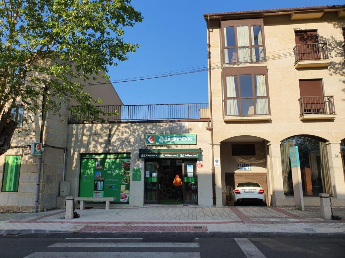 Hotel Av Apartamentos Лобиос Екстериор снимка