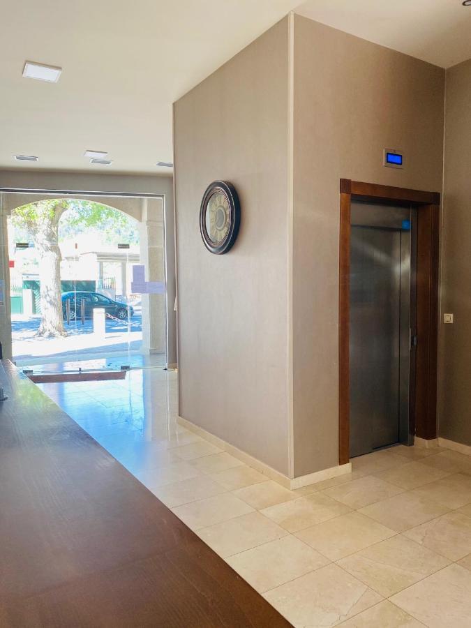 Hotel Av Apartamentos Лобиос Екстериор снимка