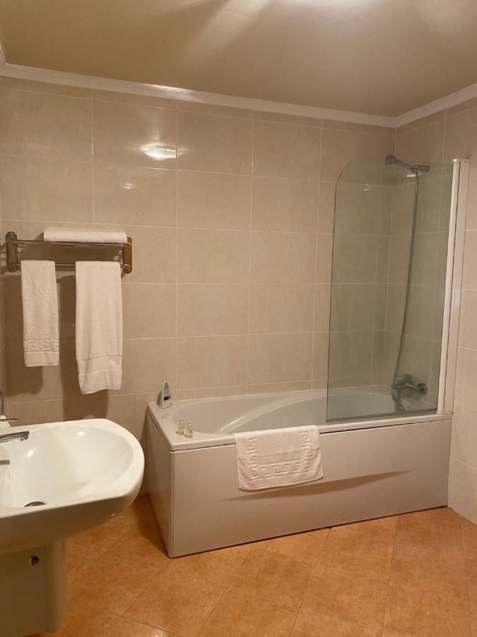 Hotel Av Apartamentos Лобиос Екстериор снимка
