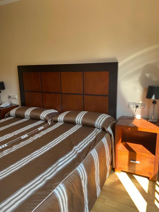 Hotel Av Apartamentos Лобиос Екстериор снимка