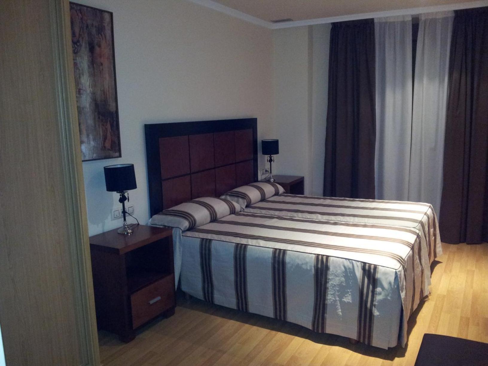 Hotel Av Apartamentos Лобиос Екстериор снимка