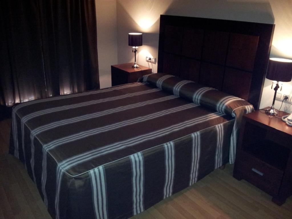 Hotel Av Apartamentos Лобиос Стая снимка