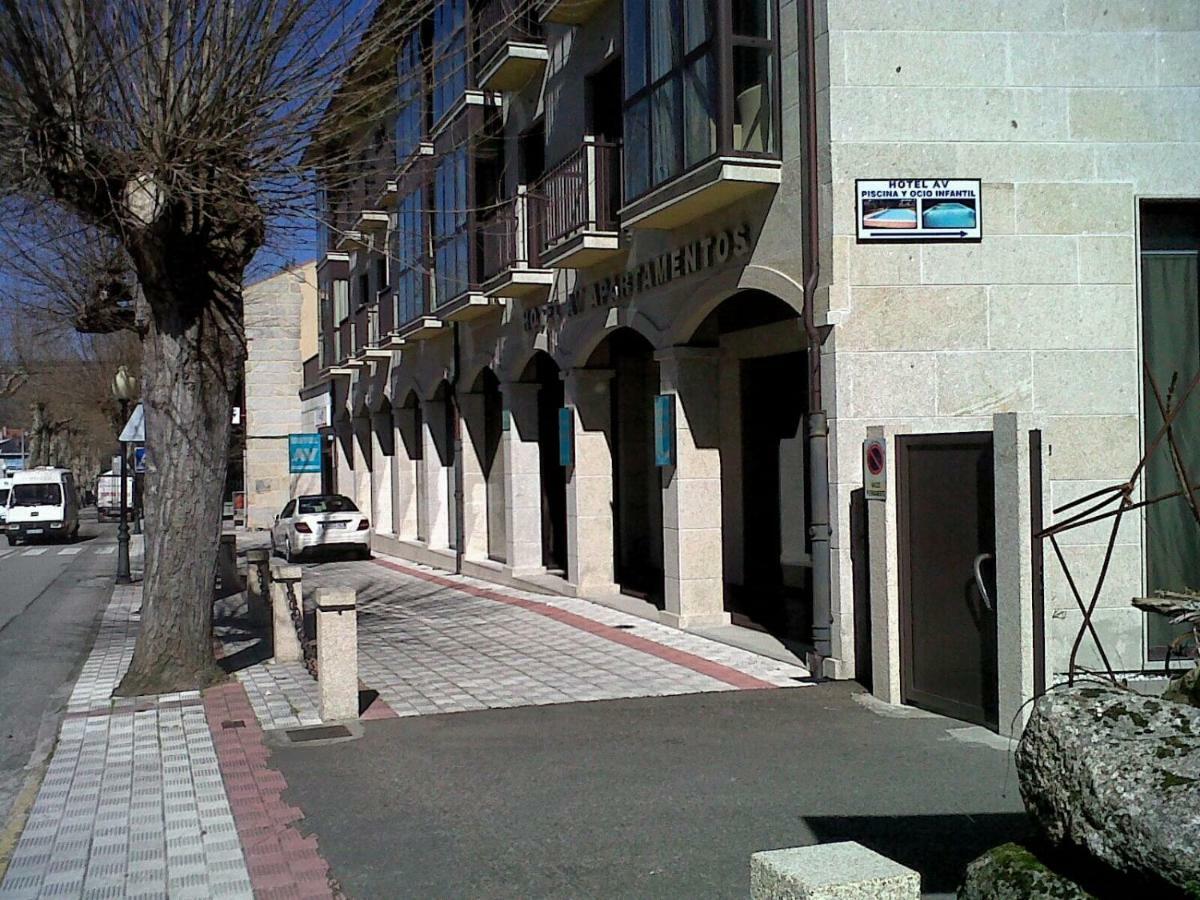 Hotel Av Apartamentos Лобиос Екстериор снимка